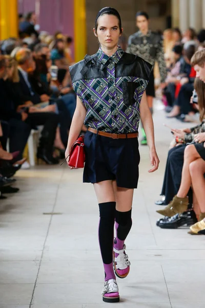 Look 25